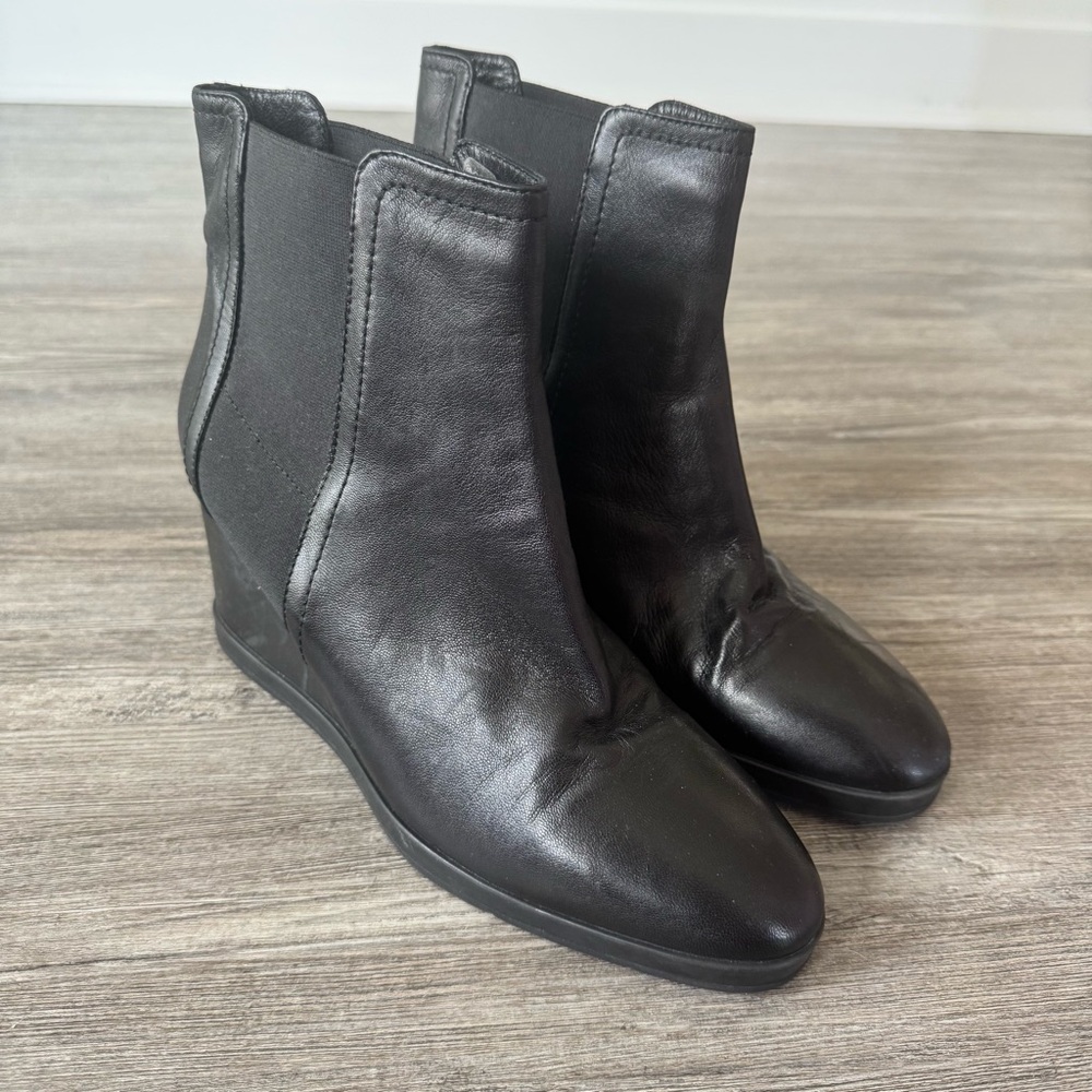 Aquatalia Jaelynn Black Leather Wedge Chelsea Ankle Boot Bootie 10